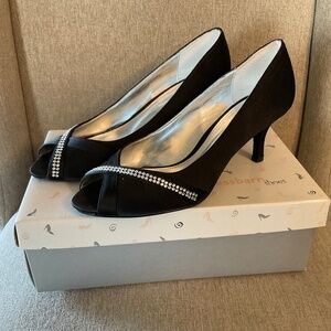 Dressbarn women’s satin pumps - Size 8